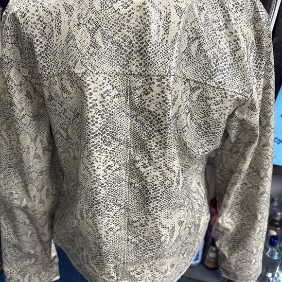 Snake jacket - Picture 9 of 9